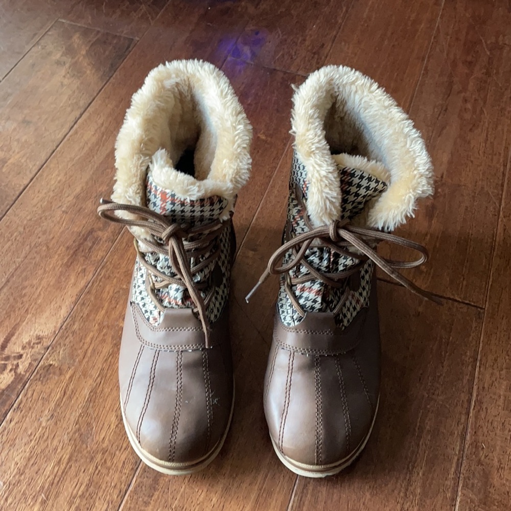 Boots - Picture 2 of 5